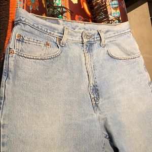 Levi’s 550- light wash mom jeans